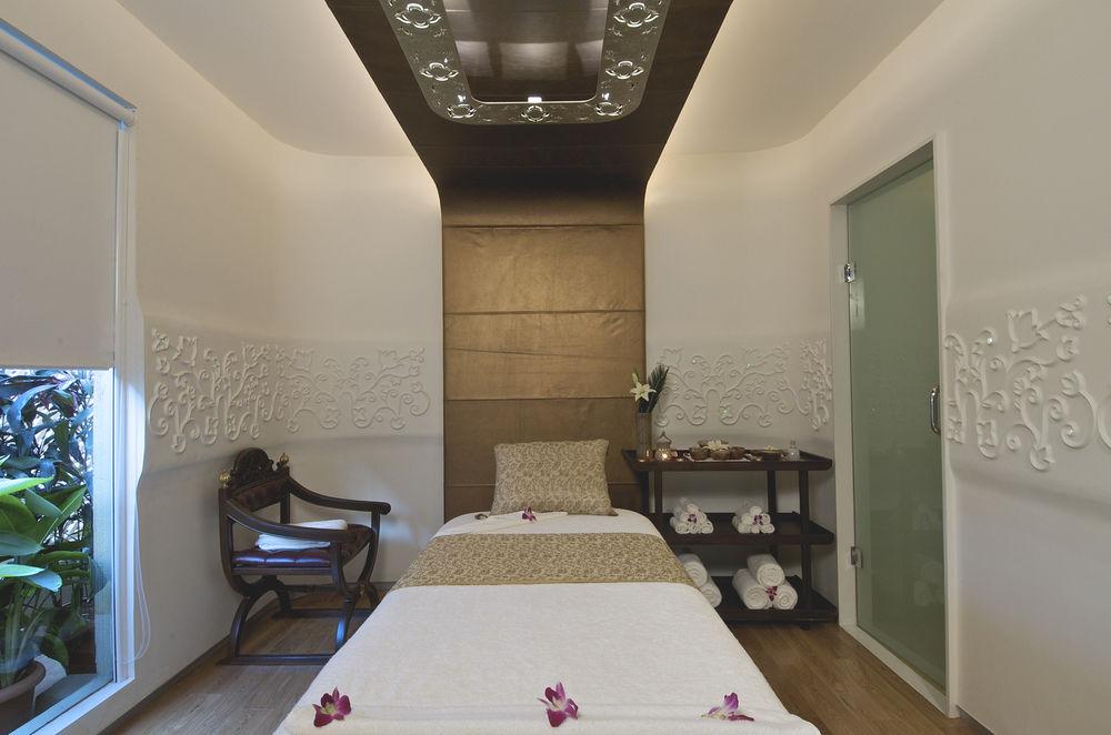 Hotel President - Ihcl Seleqtions Mumbai Exterior foto A treatment room at the spa
