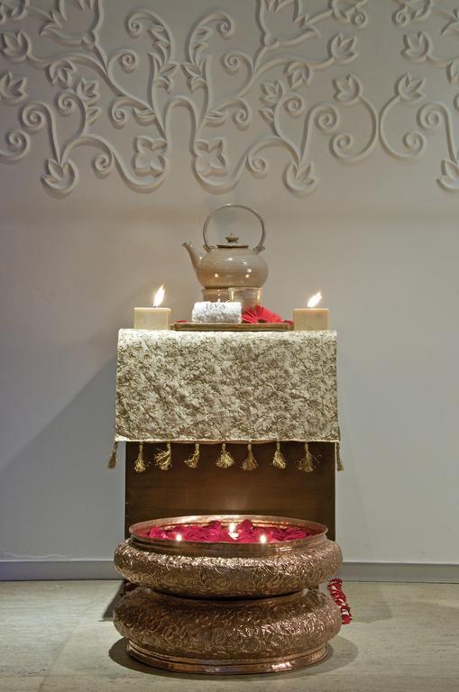 Hotel President - Ihcl Seleqtions Mumbai Exterior foto A small altar with a teapot and candles