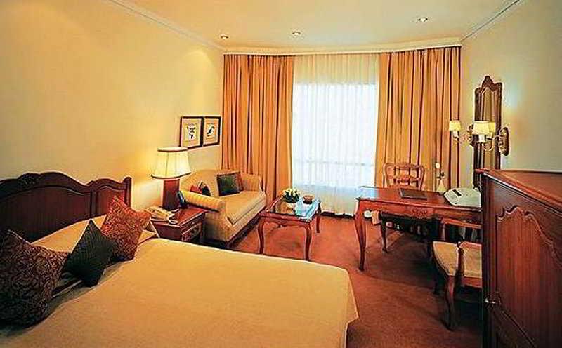 Hotel President - Ihcl Seleqtions Mumbai Exterior foto A room at the Taj Bengal