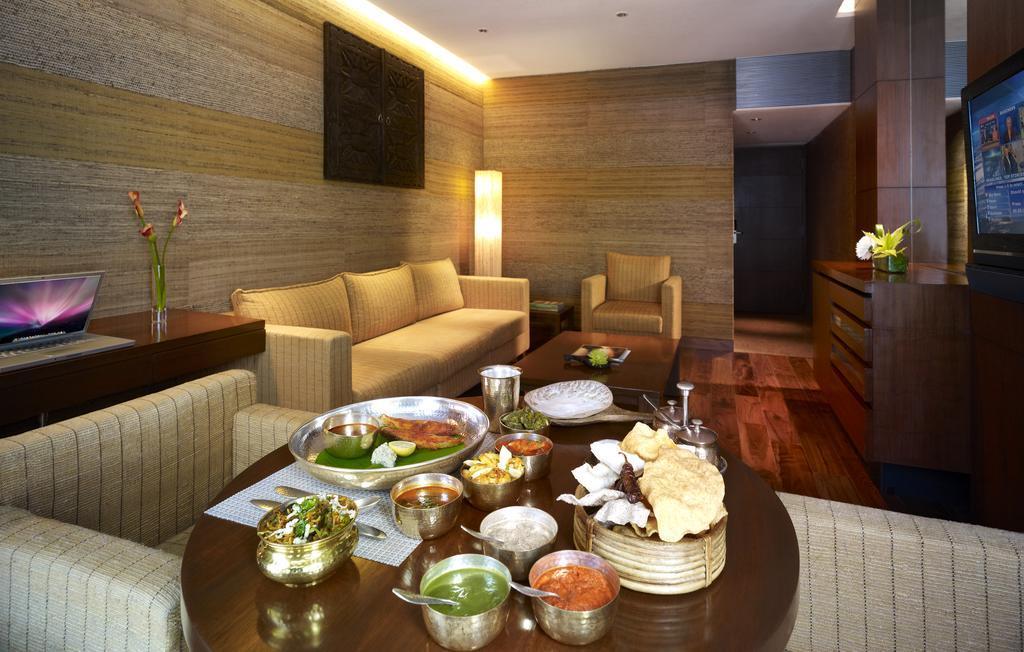 Hotel President - Ihcl Seleqtions Mumbai Exterior foto A suite at the Taj Mahal Palace, Mumbai