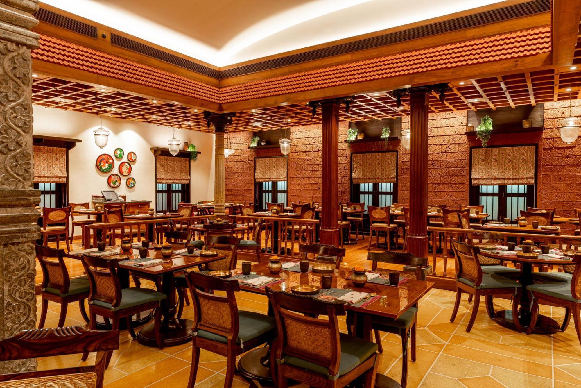 Hotel President - Ihcl Seleqtions Mumbai Exterior foto The interior of a restaurant in India