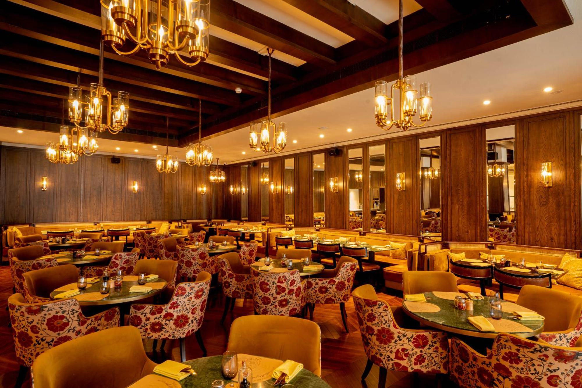Hotel President - Ihcl Seleqtions Mumbai Exterior foto The interior of the restaurant