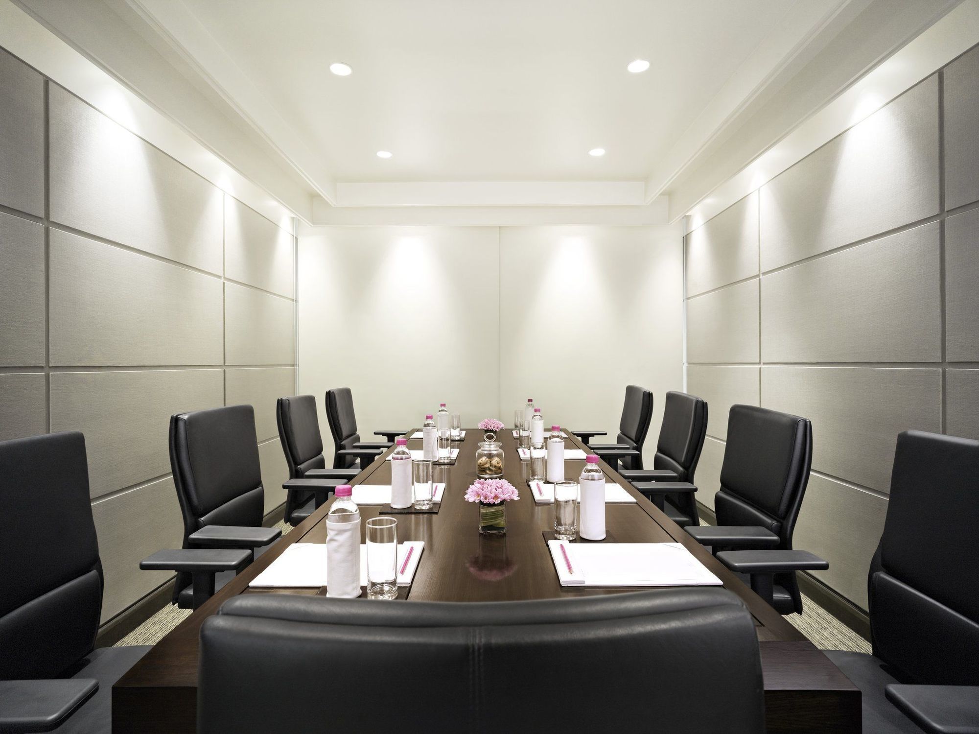 Hotel President - Ihcl Seleqtions Mumbai Exterior foto A boardroom at a hotel
