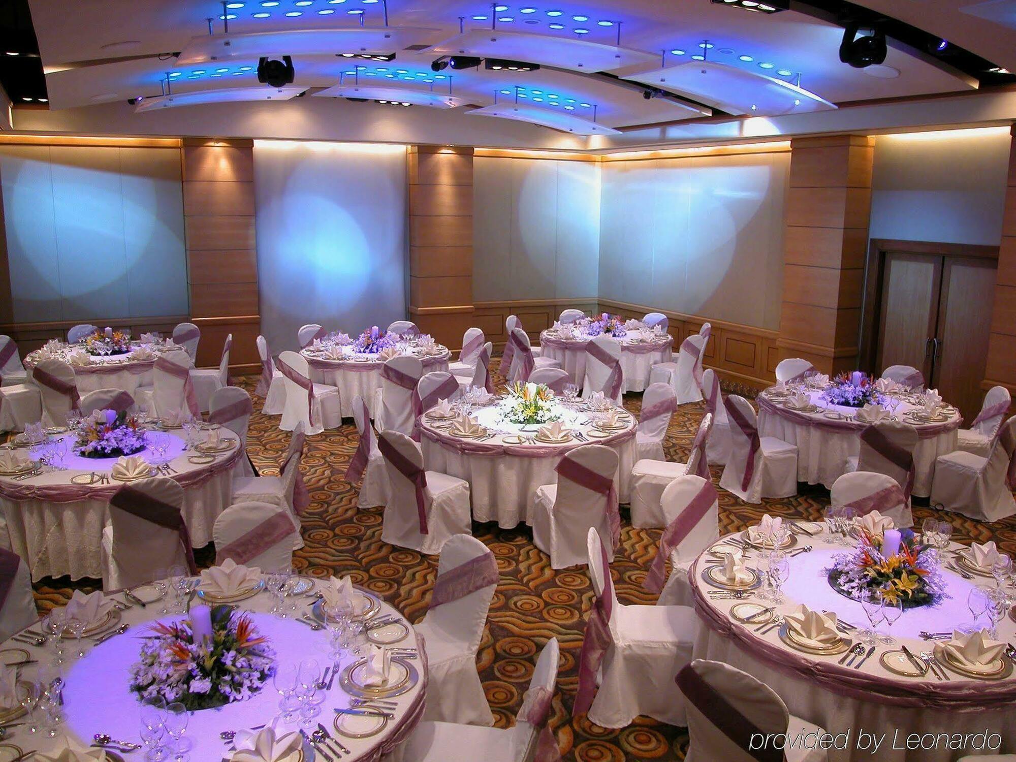 Hotel President - Ihcl Seleqtions Mumbai Exterior foto A wedding reception at the Grand Ballroom