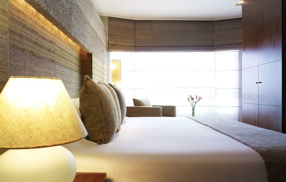Hotel President - Ihcl Seleqtions Mumbai Exterior foto A bedroom at the Mandarin Oriental, Munich