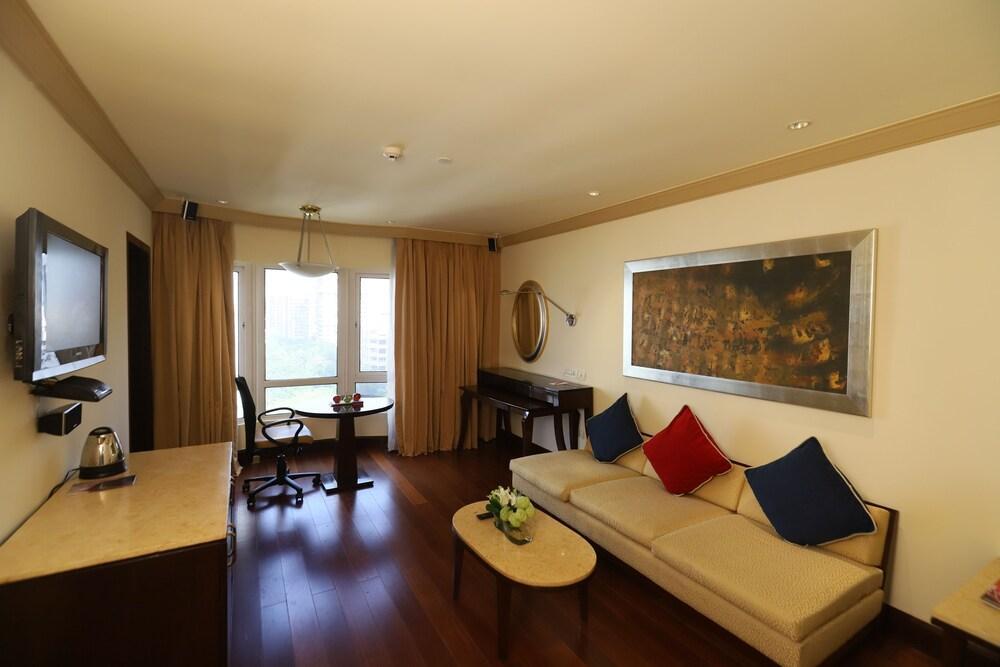 Hotel President - Ihcl Seleqtions Mumbai Exterior foto A suite at the Taj Bengal